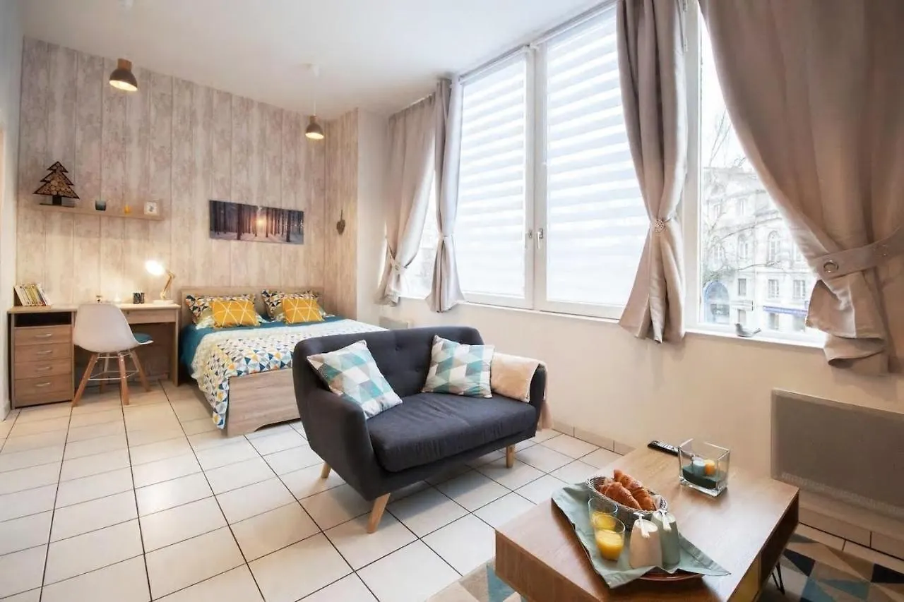 Appart'Confort - Le Scandi-Cosy 쎙브히육 0*,